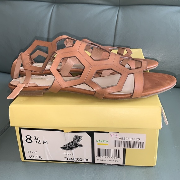 Max Studio Beige Sandals - Picture 5 of 11